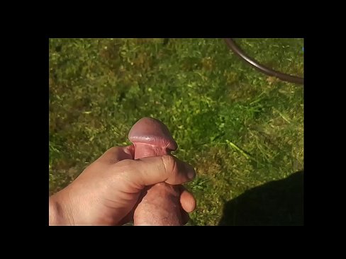 ❤️ O bunăciune fierbinte își face sex cu păsărica roz și ejaculează cu un squirt într-o grădină de vară ️❌ at us ro.sex-porntube.ru ❌